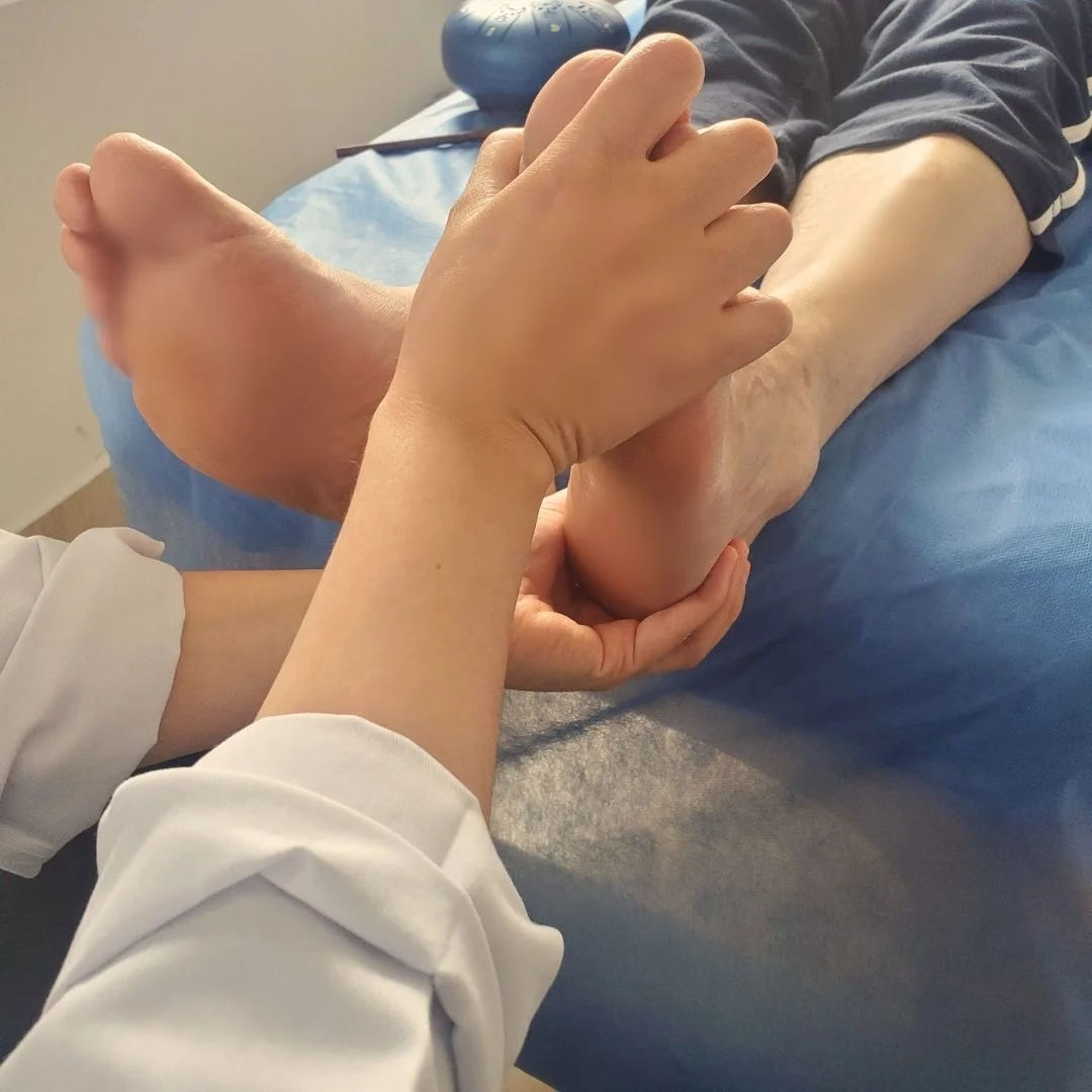 Reflexología podal en Bogotá - Más que un simple masaje - Image 3
